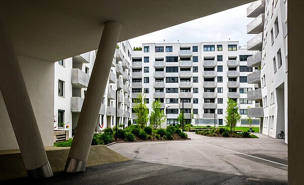 Neue Heimat: Wohnhausanlage & 3 Büros - ÖVW: Wohnhausanlage - Auftraggeber: ARGE Obere Donaustraße